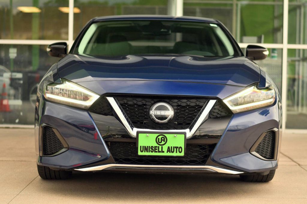 2023 Nissan Maxima SV photo 3