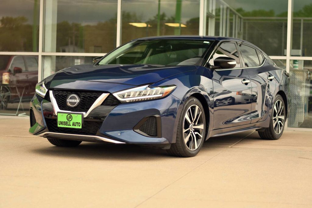 2023 Nissan Maxima SV photo 4