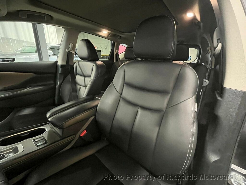 2023 Nissan Murano SV photo 13