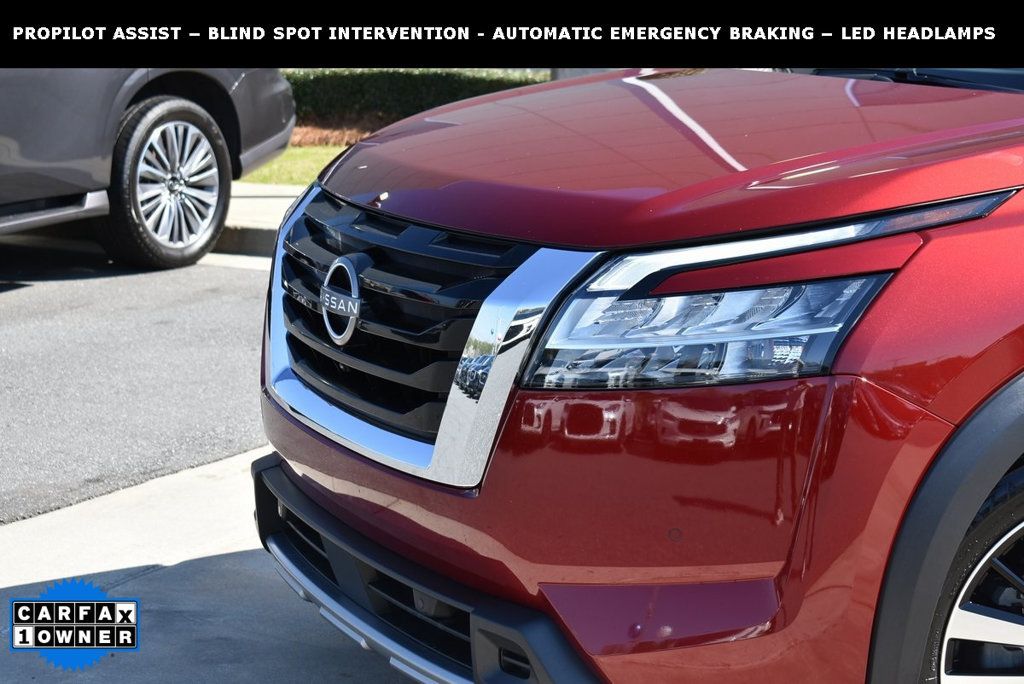 2023 Nissan Pathfinder Platinum photo 2