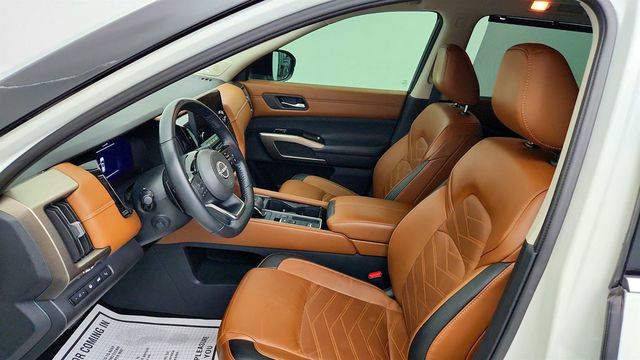 2023 Nissan Pathfinder Platinum 2WD w/ Captain Chairs Pkg & Black App Pkg - 23037040 - 18