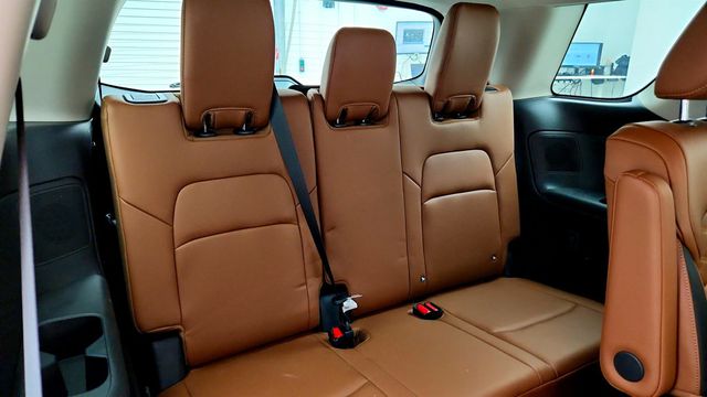 2023 Nissan Pathfinder Platinum 2WD w/ Captain Chairs Pkg & Black App Pkg - 23037040 - 20