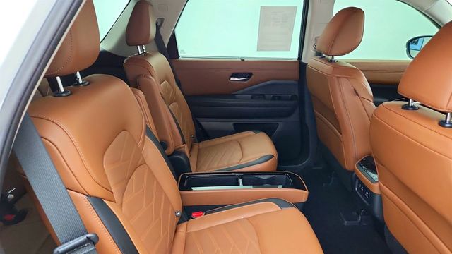 2023 Nissan Pathfinder Platinum 2WD w/ Captain Chairs Pkg & Black App Pkg - 23037040 - 21