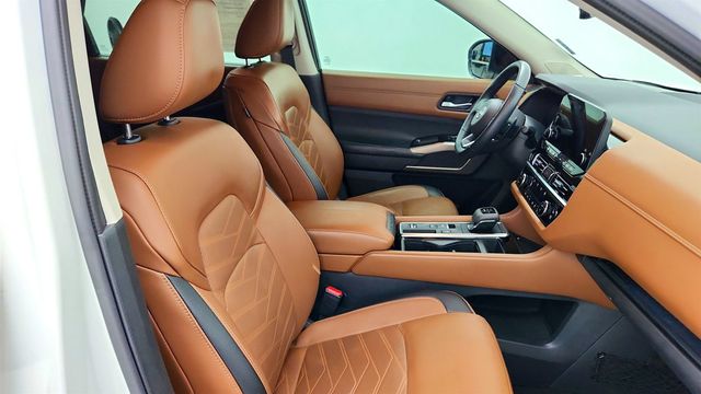 2023 Nissan Pathfinder Platinum 2WD w/ Captain Chairs Pkg & Black App Pkg - 23037040 - 22