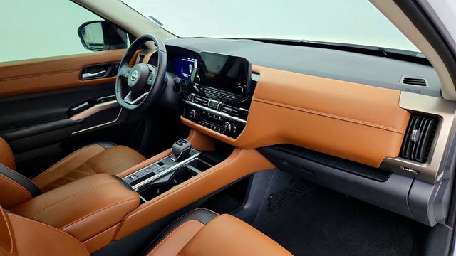 2023 Nissan Pathfinder Platinum 2WD w/ Captain Chairs Pkg & Black App Pkg - 23037040 - 23