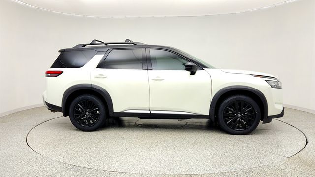 2023 Nissan Pathfinder Platinum 2WD w/ Captain Chairs Pkg & Black App Pkg - 23037040 - 3