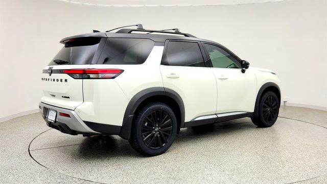 2023 Nissan Pathfinder Platinum 2WD w/ Captain Chairs Pkg & Black App Pkg - 23037040 - 4