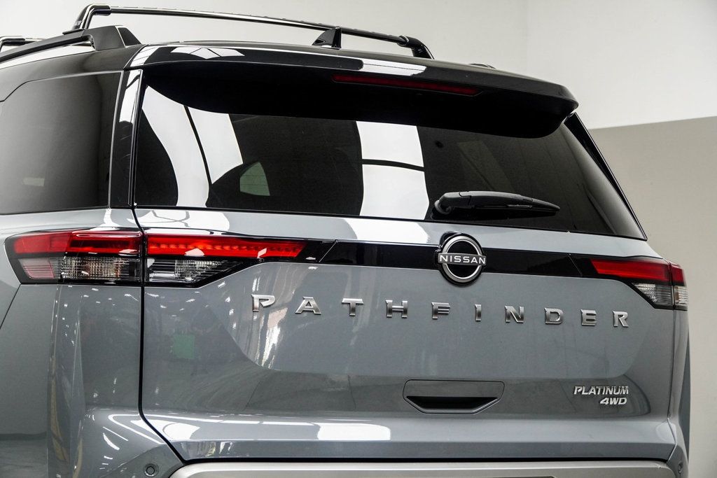 2023 Nissan Pathfinder Platinum photo 13