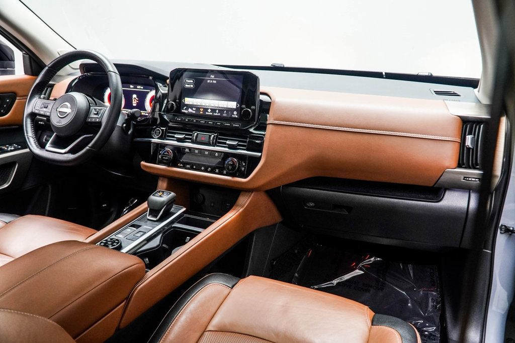 2023 Nissan Pathfinder Platinum photo 16