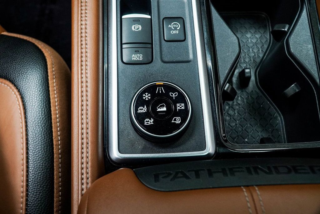 2023 Nissan Pathfinder Platinum photo 18