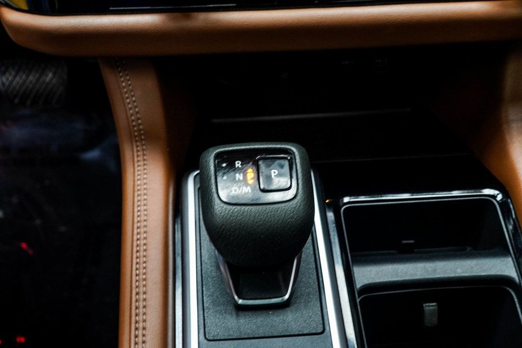 2023 Nissan Pathfinder Platinum photo 19