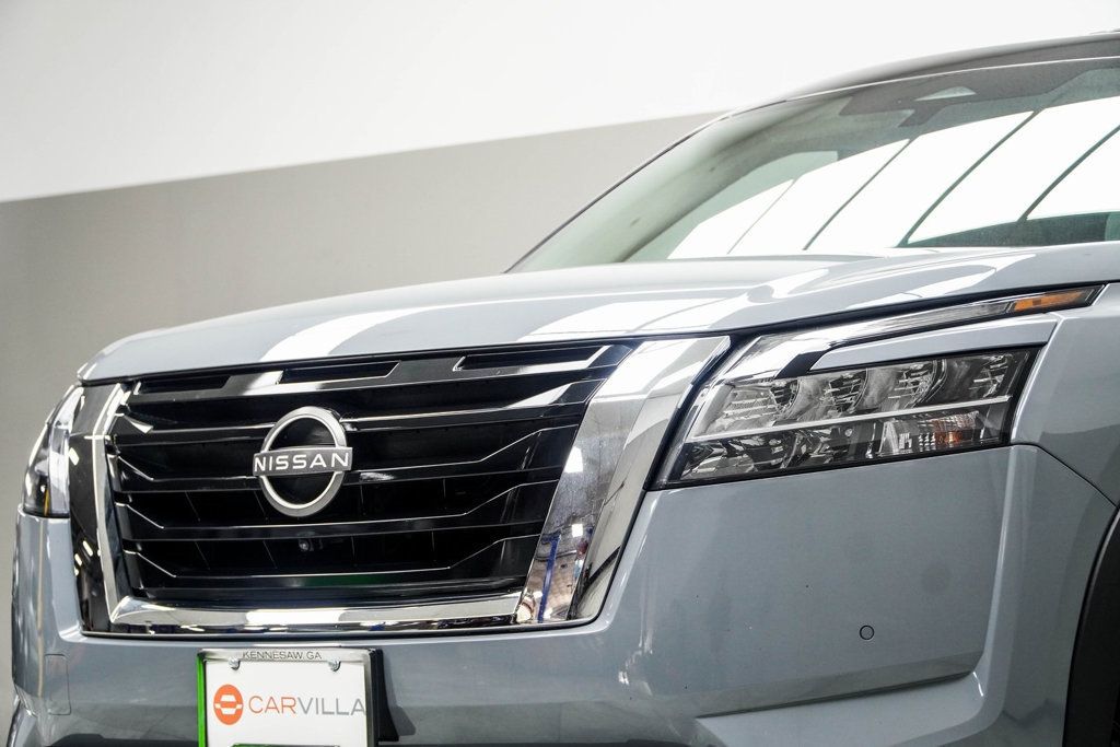 2023 Nissan Pathfinder Platinum photo 2