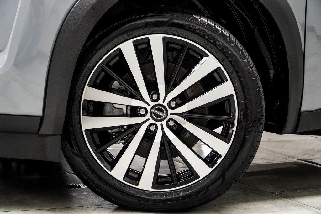 2023 Nissan Pathfinder Platinum photo 3