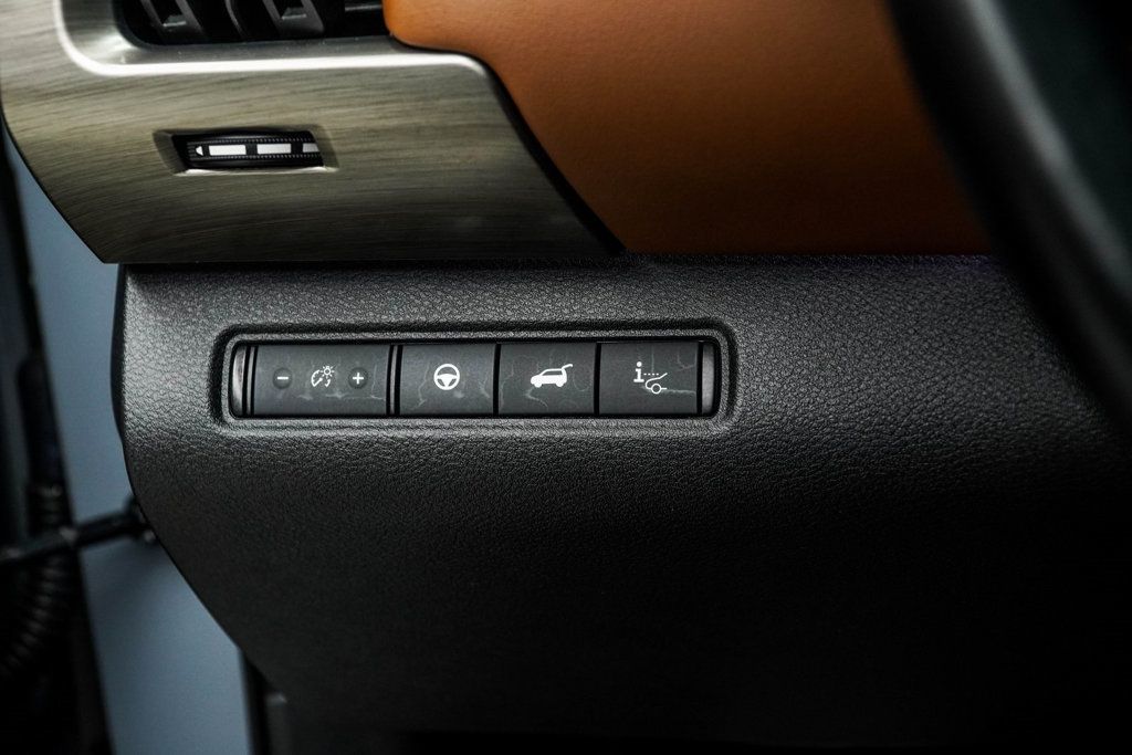 2023 Nissan Pathfinder Platinum photo 32