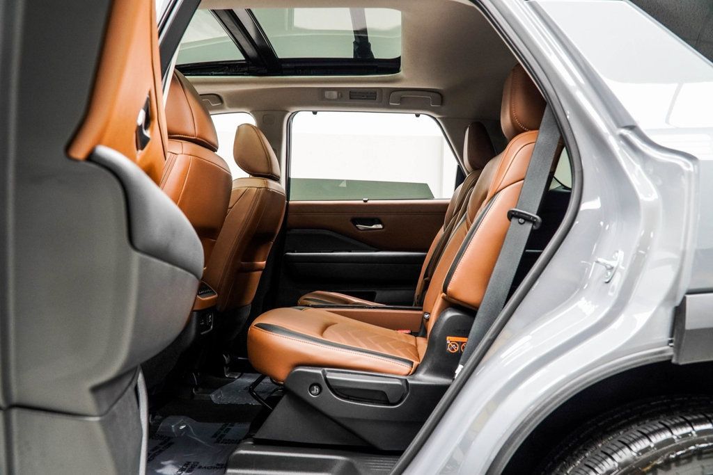 2023 Nissan Pathfinder Platinum photo 37