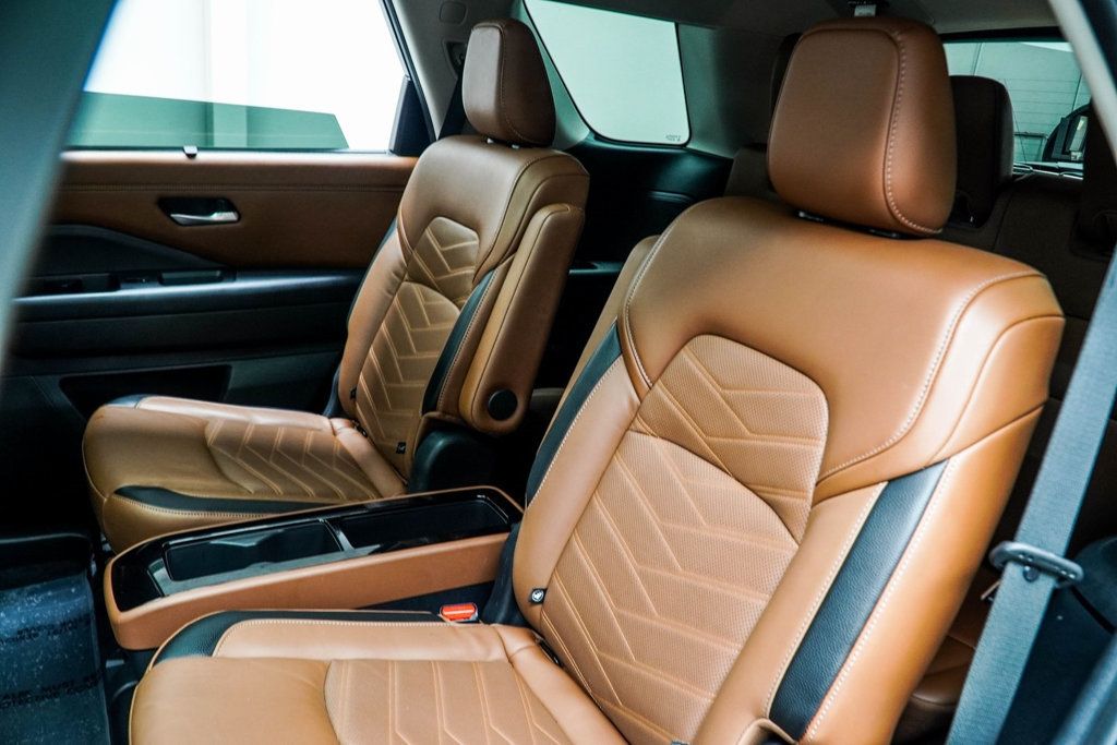 2023 Nissan Pathfinder Platinum photo 39