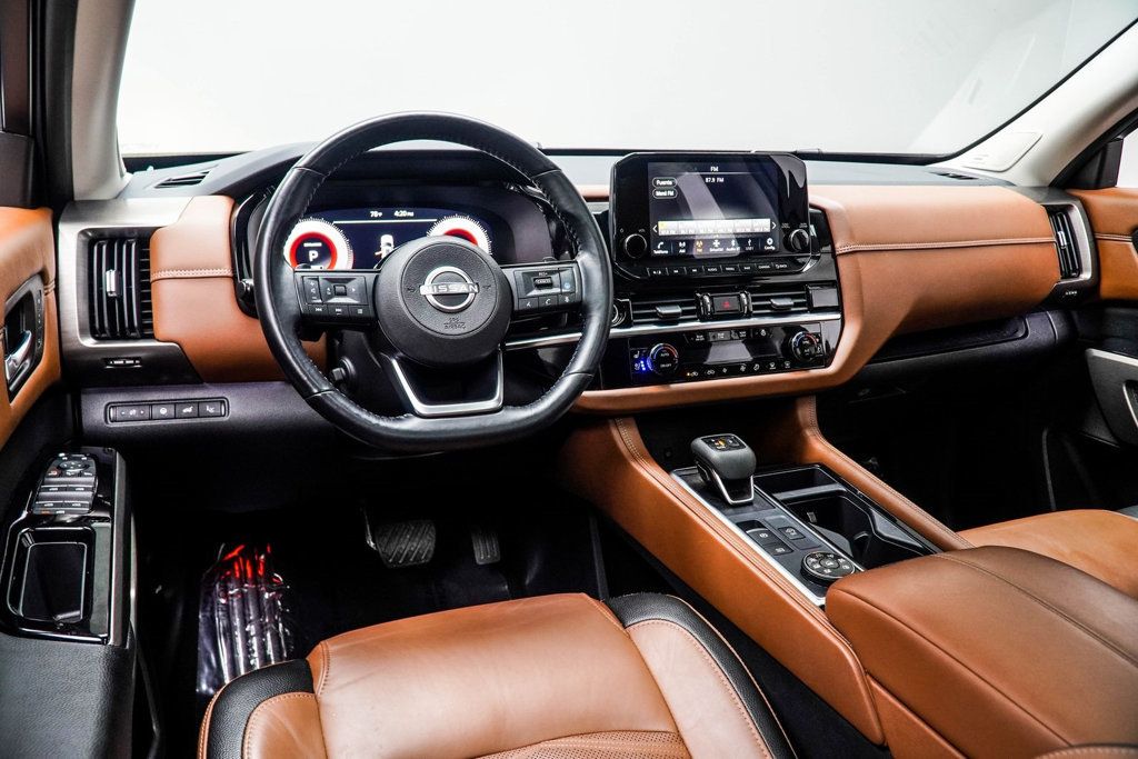2023 Nissan Pathfinder Platinum photo 5
