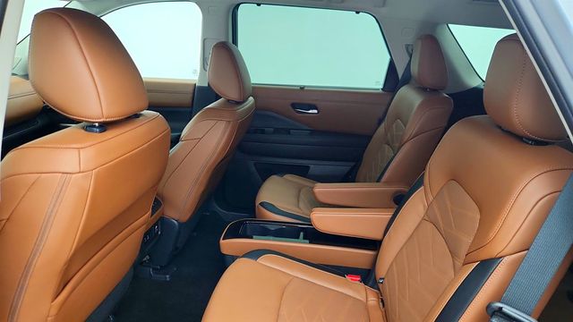 2023 Nissan Pathfinder Platinum 4WD w/ Captain Chairs Package - 23014841 - 21