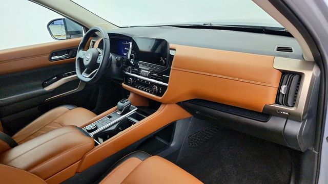 2023 Nissan Pathfinder Platinum 4WD w/ Captain Chairs Package - 23014841 - 26