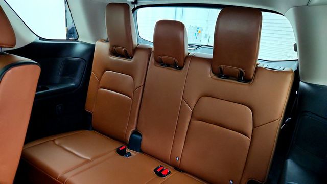 2023 Nissan Pathfinder Platinum 4WD with Black Package - 23014209 - 22