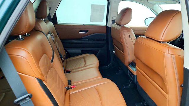 2023 Nissan Pathfinder Platinum 4WD with Black Package - 23014209 - 24