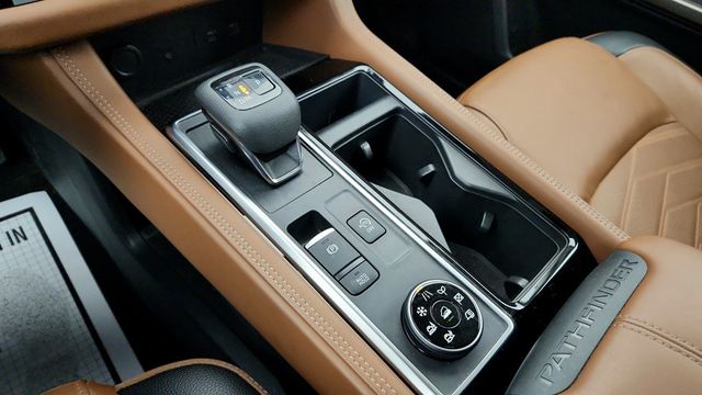 2023 Nissan Pathfinder Platinum 4WD with Captain Chairs Package - 22949249 - 16