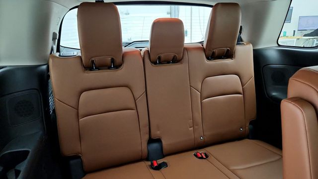 2023 Nissan Pathfinder Platinum 4WD with Captain Chairs Package - 22949249 - 22