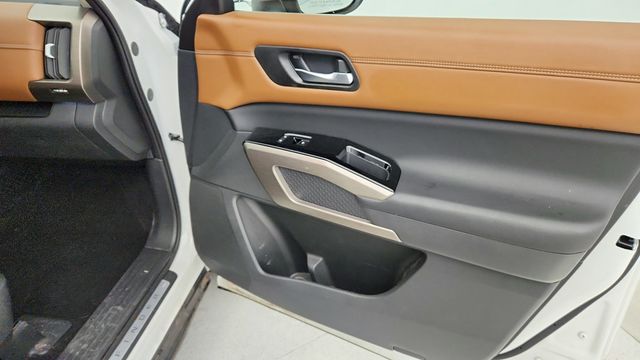 2023 Nissan Pathfinder Platinum 4WD with Captain Chairs Package - 22949249 - 26