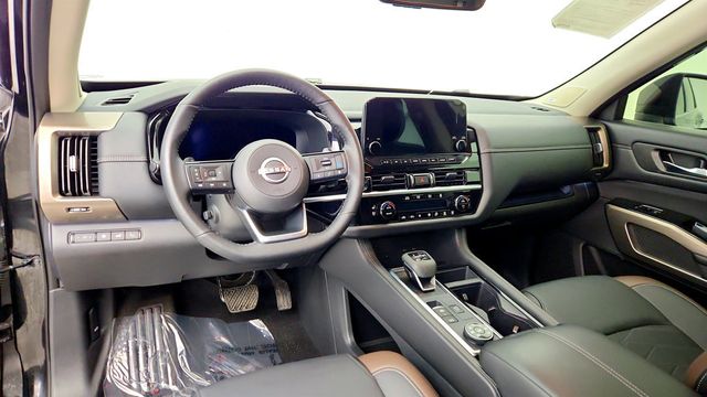 2023 Nissan Pathfinder Platinum 4WD w/ Lighting & Black Appearance Packages - 23010087 - 12