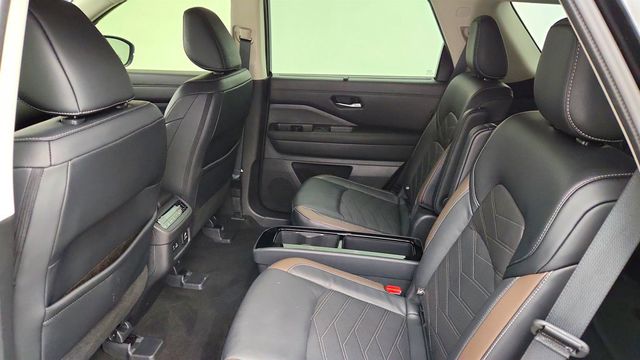 2023 Nissan Pathfinder Platinum 4WD w/ Lighting & Black Appearance Packages - 23010087 - 21
