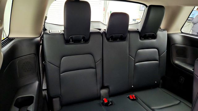 2023 Nissan Pathfinder Platinum 4WD w/ Lighting & Black Appearance Packages - 23010087 - 23