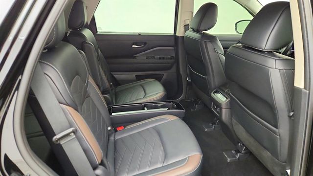 2023 Nissan Pathfinder Platinum 4WD w/ Lighting & Black Appearance Packages - 23010087 - 24