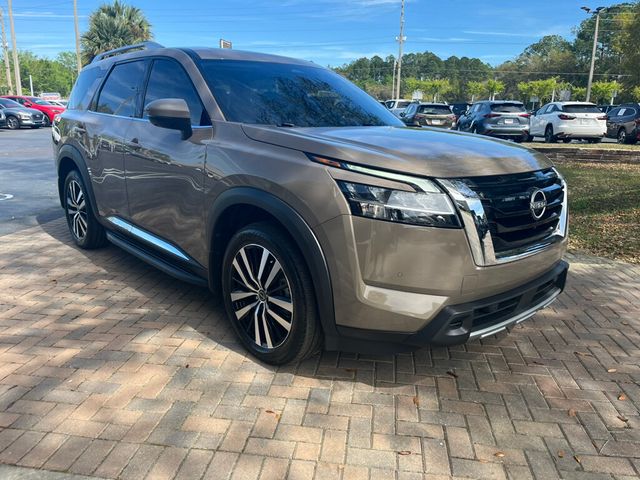 2023 Used Nissan Pathfinder PLATINUM WITH CAPTAINS CHAIRS AND RUNNING ...