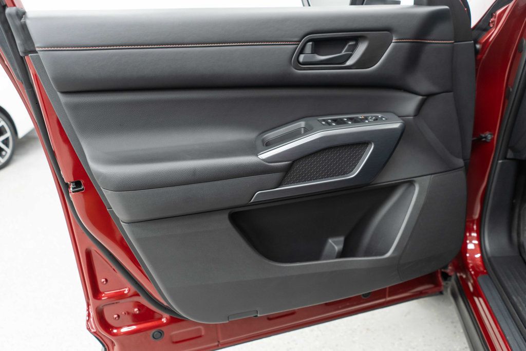 Nissan Pathfinder photo 19
