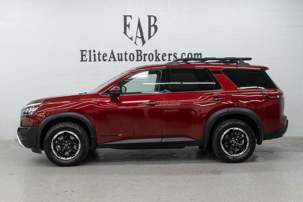 Nissan Pathfinder photo 2
