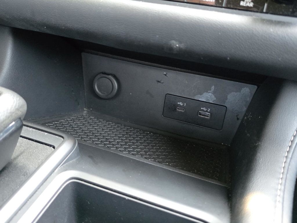 2023 Nissan Pathfinder S photo 16