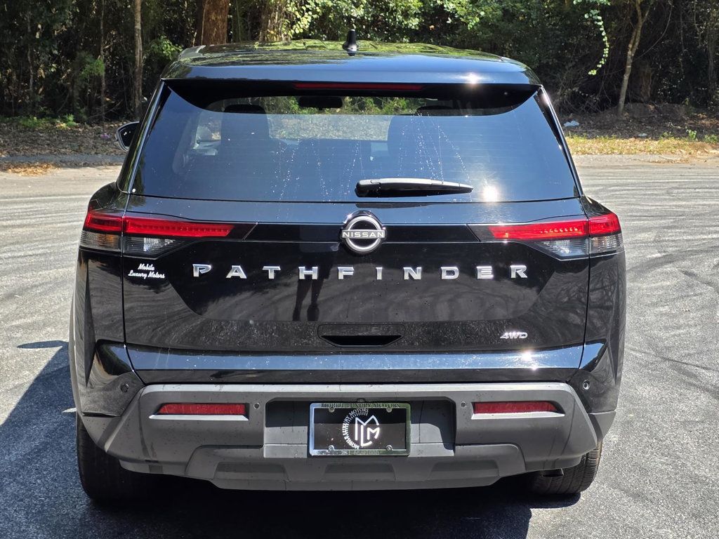 2023 Nissan Pathfinder S photo 2