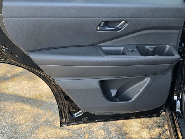 2023 Nissan Pathfinder S 4WD - 22916418 - 31