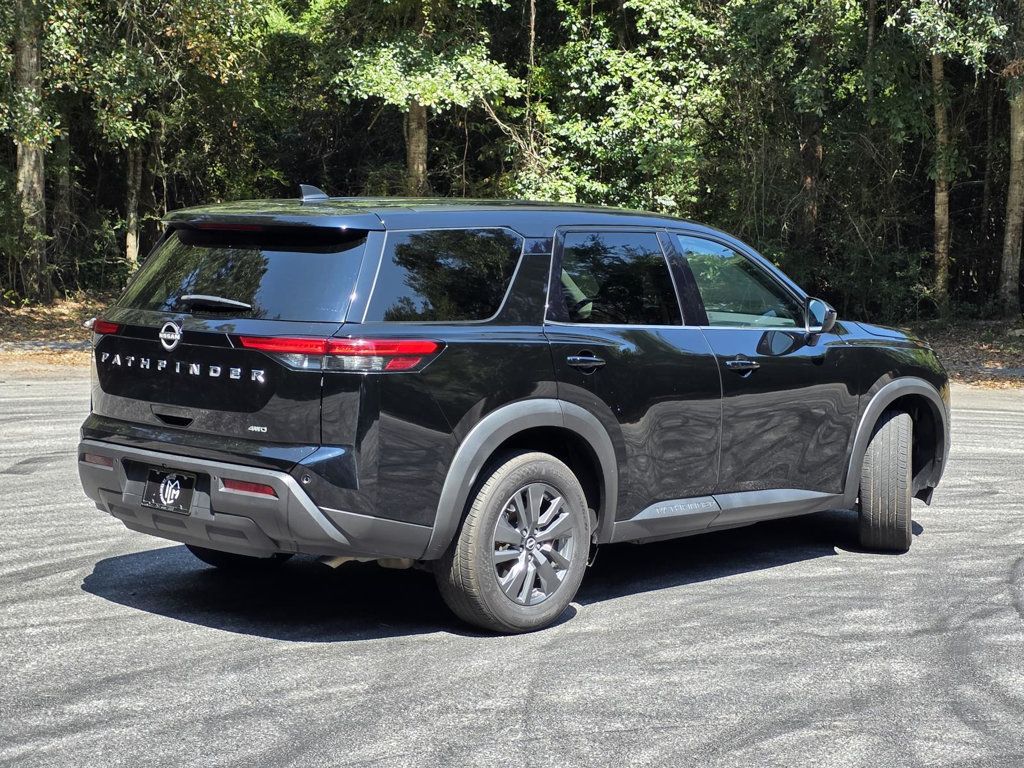 2023 Nissan Pathfinder S photo 4