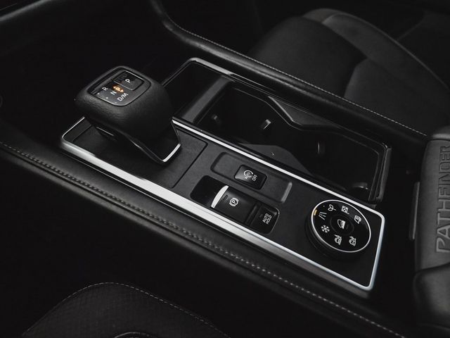 2023 Nissan Pathfinder SL - 22858637 - 28