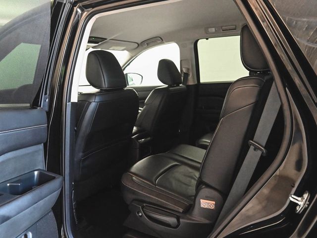 2023 Nissan Pathfinder SL - 22858637 - 30