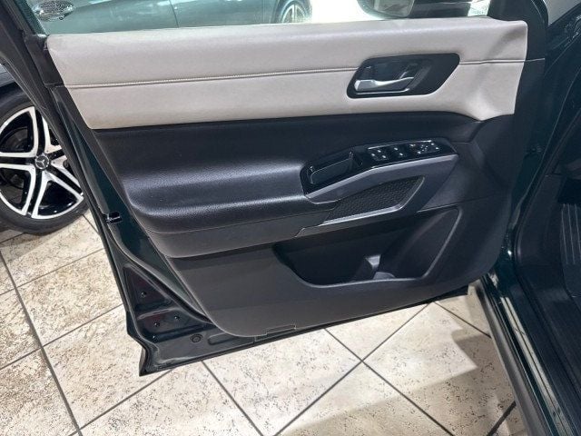 2023 Nissan Pathfinder SL 4WD - 22922640 - 17