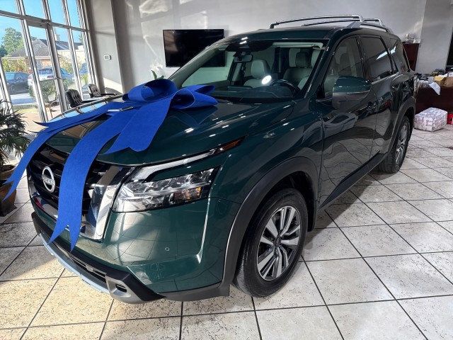 2023 Nissan Pathfinder SL photo 2