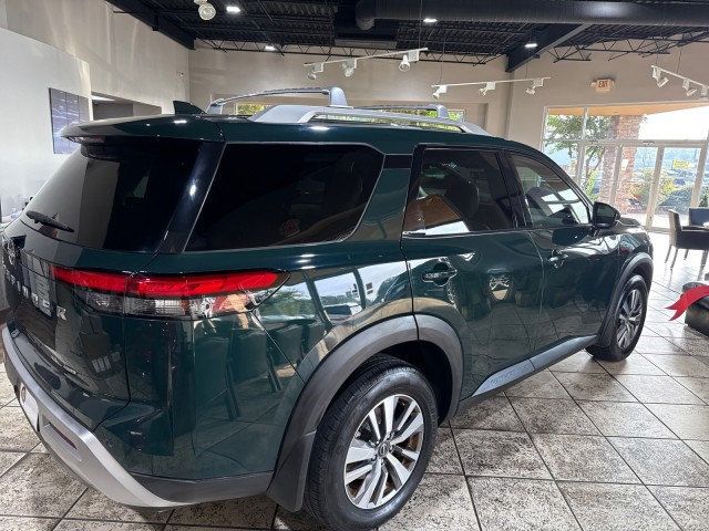 2023 Nissan Pathfinder SL photo 3