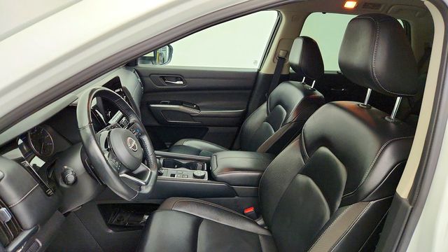 2023 Nissan Pathfinder SL 4WD w/ Leather, Navigation & ProPILOT Assist - 23092487 - 17