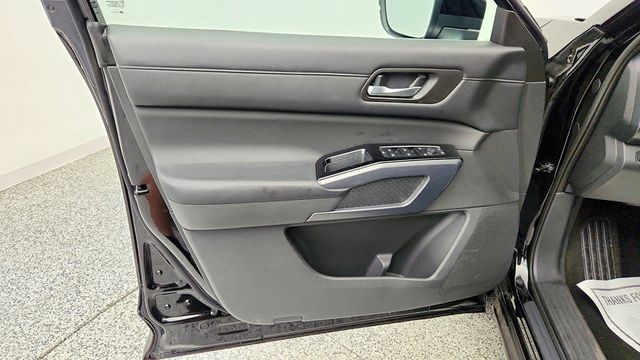 2023 Nissan Pathfinder SL 4WD w/ Premium & Black Packages - 23014143 - 10