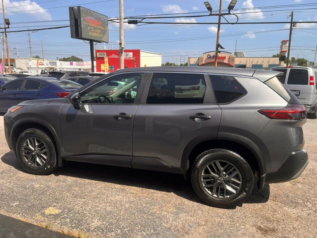 2023 Nissan Rogue SV photo 2