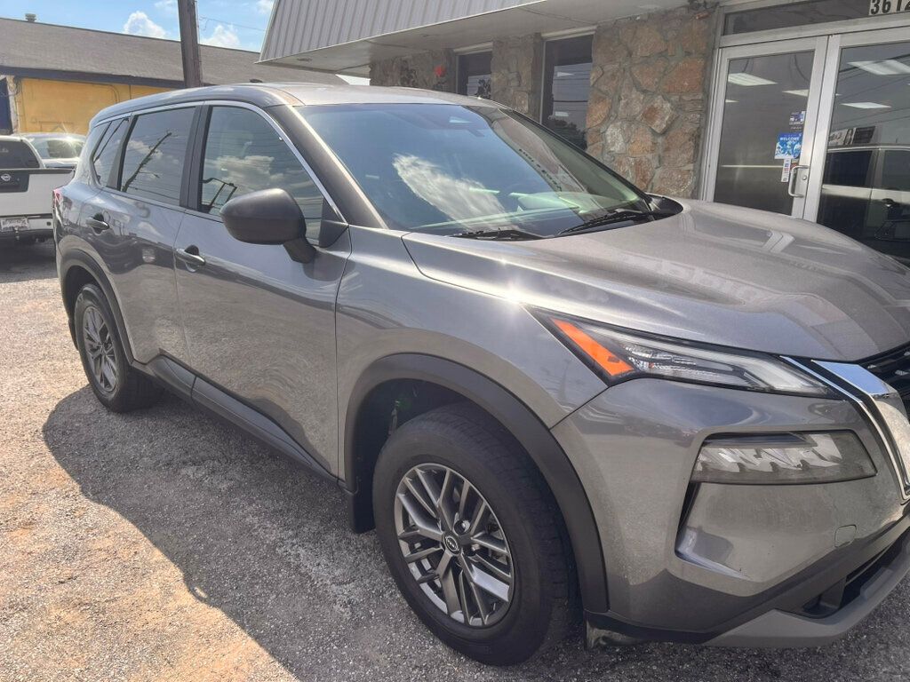 2023 Nissan Rogue SV photo 4