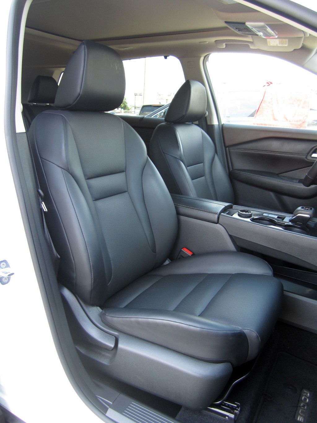 2023 Nissan Rogue SV photo 16