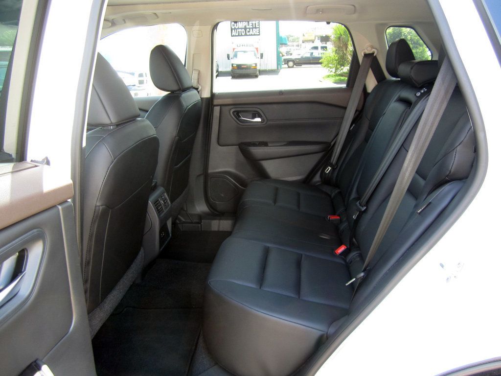 2023 Nissan Rogue SV photo 17